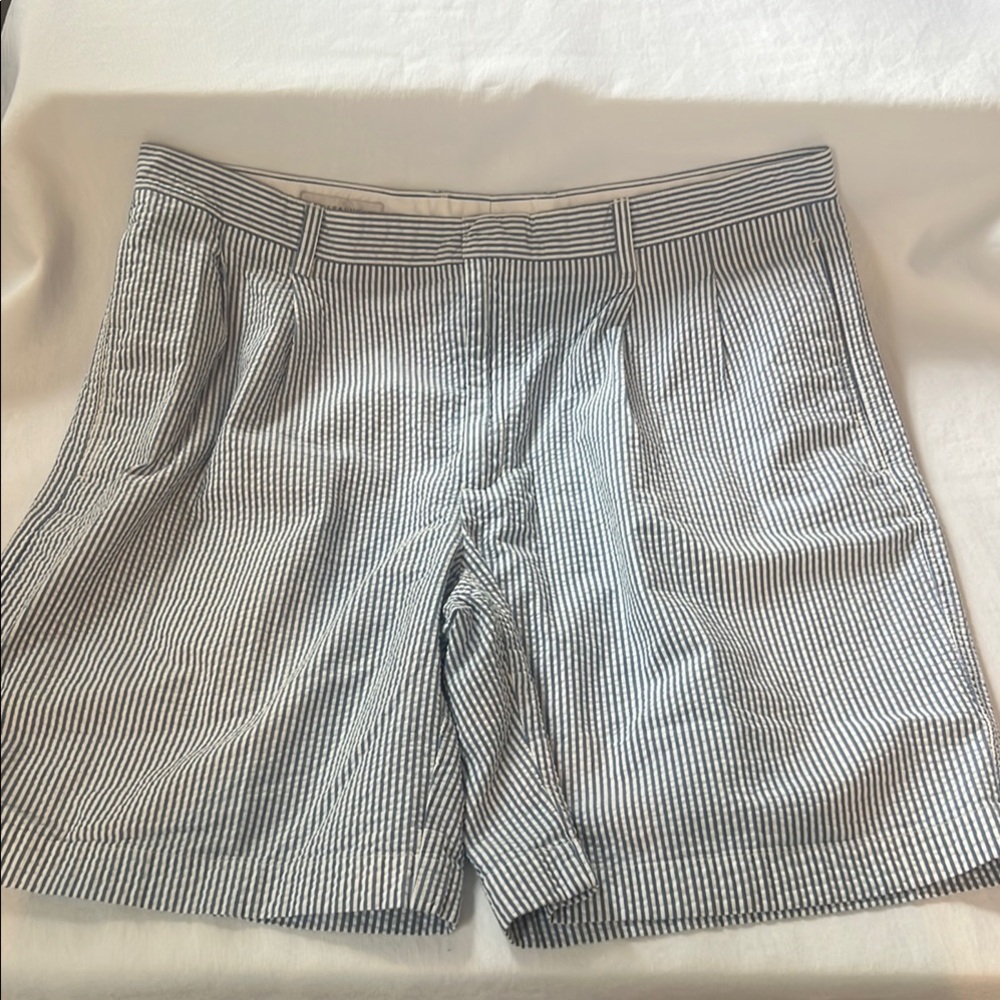 Cutter & Buck Men’s Seersucker Stripe Flat Front Shorts - Navy & White